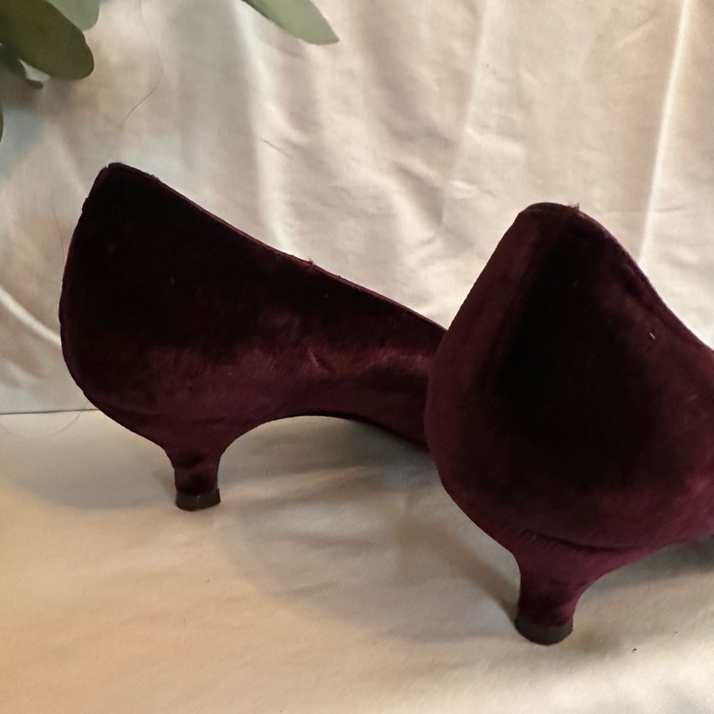 Lauren Ralph Lauren Abbot ll kitten velvet 6.5 pointed toe plum slip on heels - Picture 5 of 12